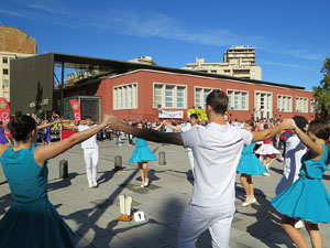 78&egrave; concurs de Colles Sardanistes amb la cobla Ciutat de Girona a la pla&ccedil;a de Francesc Calvet i Rubalcaba