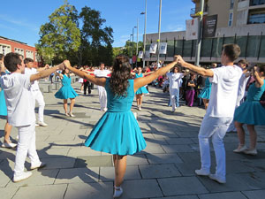 78&egrave; concurs de Colles Sardanistes amb la cobla Ciutat de Girona a la pla&ccedil;a de Francesc Calvet i Rubalcaba