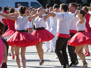 78&egrave; concurs de Colles Sardanistes amb la cobla Ciutat de Girona a la pla&ccedil;a de Francesc Calvet i Rubalcaba