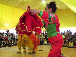 Fires 2018. Dansa del lleó (Wu Shi) a la plaça Miquel de Palol