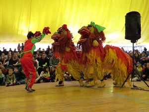 Fires 2018. Dansa del lleó (Wu Shi) a la plaça Miquel de Palol