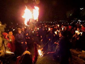 Fires 2018. Espectacle de foc i música Lluminàries de Fires, a càrrec de Taller de Magnèsia i Els Berros de la Cort