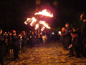 Fires 2018. Espectacle de foc i música Lluminàries de Fires, a càrrec de Taller de Magnèsia i Els Berros de la Cort