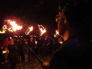 Fires 2018. Espectacle de foc i música Lluminàries de Fires, a càrrec de Taller de Magnèsia i Els Berros de la Cort