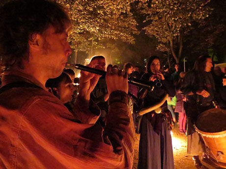 Fires 2018. Espectacle de foc i música Lluminàries de Fires, a càrrec de Taller de Magnèsia i Els Berros de la Cort