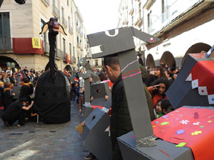 Fires 2018. Passejada de Fires de la Mula Baba i representació de titelles