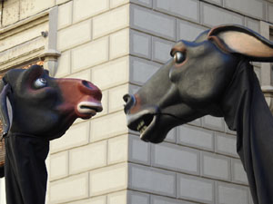 Fires 2018. Passejada de Fires de la Mula Baba i representaci&oacute; de titelles