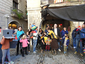 Fires 2018. Passejada de Fires de la Mula Baba i representaci&oacute; de titelles