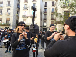 Fires 2018. Passejada de Fires de la Mula Baba i representaci&oacute; de titelles