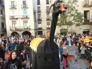 Fires 2018. Passejada de Fires de la Mula Baba i representaci&oacute; de titelles