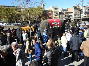 Fires 2018. Passejada de Fires de la Mula Baba i representaci&oacute; de titelles