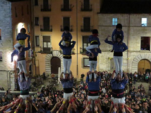 Fires 2018. Pujada d'un pilar per les escales de la Catedral, a c&agrave;rrec dels Marrecs de Salt