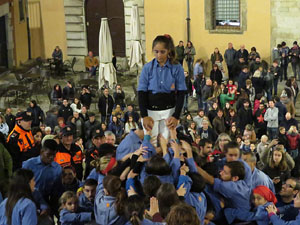 Fires 2018. Pujada d'un pilar per les escales de la Catedral, a c&agrave;rrec dels Marrecs de Salt