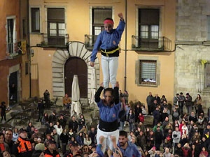 Fires 2018. Pujada d'un pilar per les escales de la Catedral, a c&agrave;rrec dels Marrecs de Salt