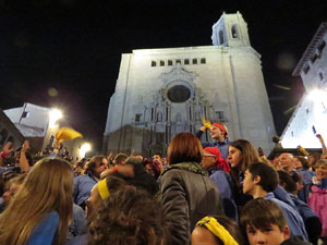 Fires 2018. Pujada d'un pilar per les escales de la Catedral, a c&agrave;rrec dels Marrecs de Salt