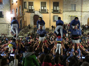 Fires 2018. Pujada d'un pilar per les escales de la Catedral, a c&agrave;rrec dels Marrecs de Salt
