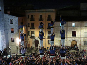 Fires 2018. Pujada d'un pilar per les escales de la Catedral, a c&agrave;rrec dels Marrecs de Salt