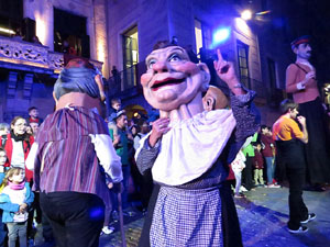 Fires 2018. Pregó de Fires. Entrada i ballades de capgrossos, gegants i faràndula a la plaça del Vi