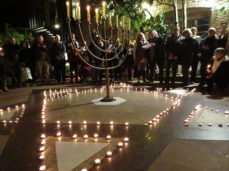 Nadal 2018 a Girona. Encesa de les llums de Hanukkà al pati dels Rabins