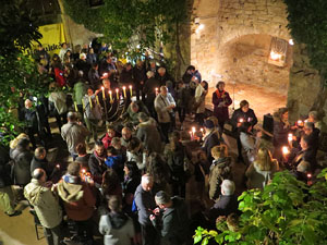 Nadal 2018 a Girona. Encesa de les llums de Hanukk&agrave; al pati dels Rabins