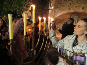 Nadal 2018 a Girona. Encesa de les llums de Hanukk&agrave; al pati dels Rabins