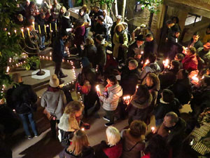 Nadal 2018 a Girona. Encesa de les llums de Hanukk&agrave; al pati dels Rabins