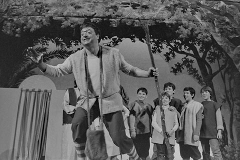 Representaci&oacute; dels Pastorets, a c&agrave;rrec del grup Prosc&egrave;nium, al Teatre Municipal. 1981