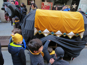 Nadal 2018 a Girona. Els Pastorets de la Mula Baba a la pla&ccedil;a del Pallol