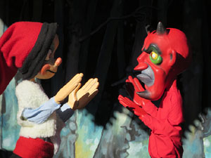 Nadal 2018 a Girona. Els Pastorets de la Mula Baba a la pla&ccedil;a del Pallol