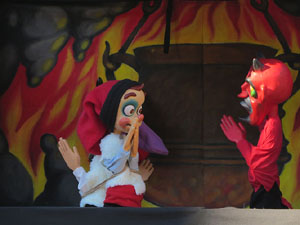 Nadal 2018 a Girona. Els Pastorets de la Mula Baba a la pla&ccedil;a del Pallol