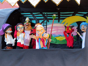 Nadal 2018 a Girona. Els Pastorets de la Mula Baba a la pla&ccedil;a del Pallol