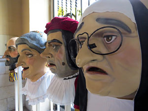 Fires de Sant Narc&iacute;s 2018. Toc de rams. Canvi dels rams de flors de les gegantes de Girona