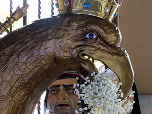 Fires de Sant Narc&iacute;s 2018. Toc de rams. Canvi dels rams de flors de les gegantes de Girona