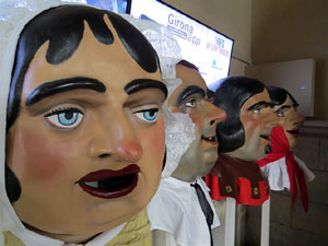 Fires de Sant Narc&iacute;s 2018. Toc de rams. Canvi dels rams de flors de les gegantes de Girona