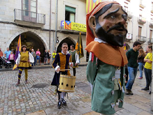 Fires de Sant Narc&iacute;s 2018. Toc de rams. Canvi dels rams de flors de les gegantes de Girona