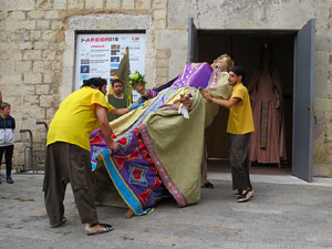 Fires de Sant Narc&iacute;s 2018. Toc de rams. Canvi dels rams de flors de les gegantes de Girona