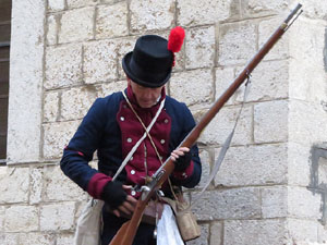 XI Festa Reviu els Setges Napole&ograve;nics de Girona. Combats a la pla&ccedil;a dels Ap&ograve;stols