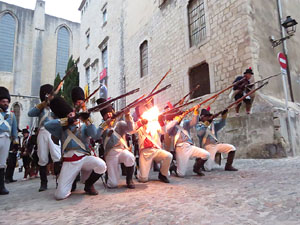XI Festa Reviu els Setges Napole&ograve;nics de Girona. Combats a la pla&ccedil;a dels Ap&ograve;stols