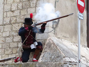 XI Festa Reviu els Setges Napole&ograve;nics de Girona. Combats a la pla&ccedil;a dels Ap&ograve;stols
