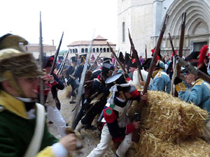 XI Festa Reviu els Setges Napole&ograve;nics de Girona. Combats a la pla&ccedil;a dels Ap&ograve;stols