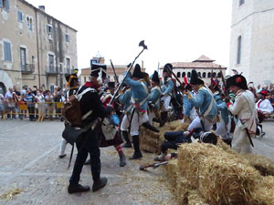 XI Festa Reviu els Setges Napole&ograve;nics de Girona. Combats a la pla&ccedil;a dels Ap&ograve;stols