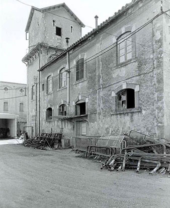 L'antic edifici dels Bombers i l'Escorxador Municipal, seu de les brigades municipals. 13 de febrer de 1988