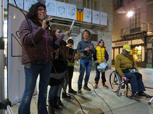 Arribada de Jordi Puig a la pla&ccedil;a del Vi. Rodant fins la Rep&uacute;blica