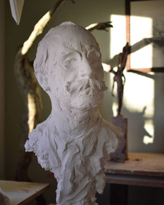 Bust de Carles Rahola, obra de l'escultor Eudald de Juana Górriz. Esbós de l'obra final, de Cadaqués