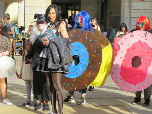 Carnestoltes 2019 a Girona. Disfresses i cercavila pels carrers del Barri Vell