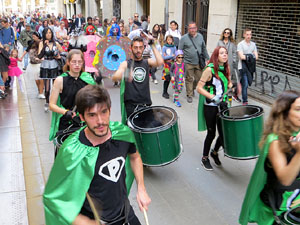 Carnestoltes 2019 a Girona. Disfresses i cercavila pels carrers del Barri Vell
