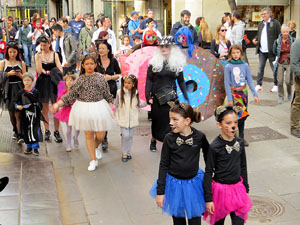 Carnestoltes 2019 a Girona. Disfresses i cercavila pels carrers del Barri Vell
