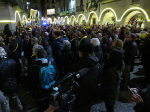 Concentraci&oacute; a la pla&ccedil;a del Vi per la llibertat dels presos pol&iacute;tics, amb Miquel Riera, director adjunt de El Punt Avui