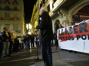 Concentraci&oacute; a la pla&ccedil;a del Vi per la llibertat dels presos pol&iacute;tics, amb Miquel Riera, director adjunt de El Punt Avui