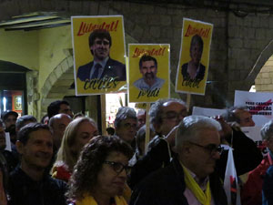 Concentraci&oacute; a la pla&ccedil;a del Vi per la llibertat dels presos pol&iacute;tics, amb Cims per la Llibertat